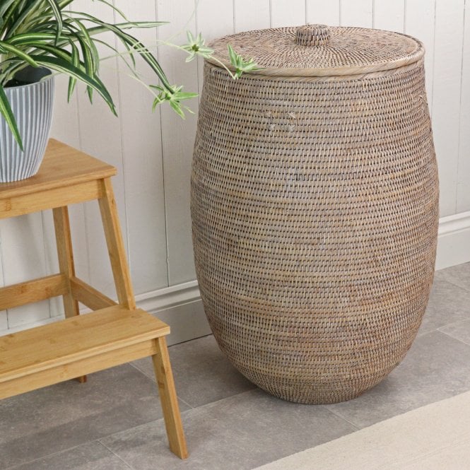 Purbeck Round Lidded Rattan Wicker Laundry Basket Lined