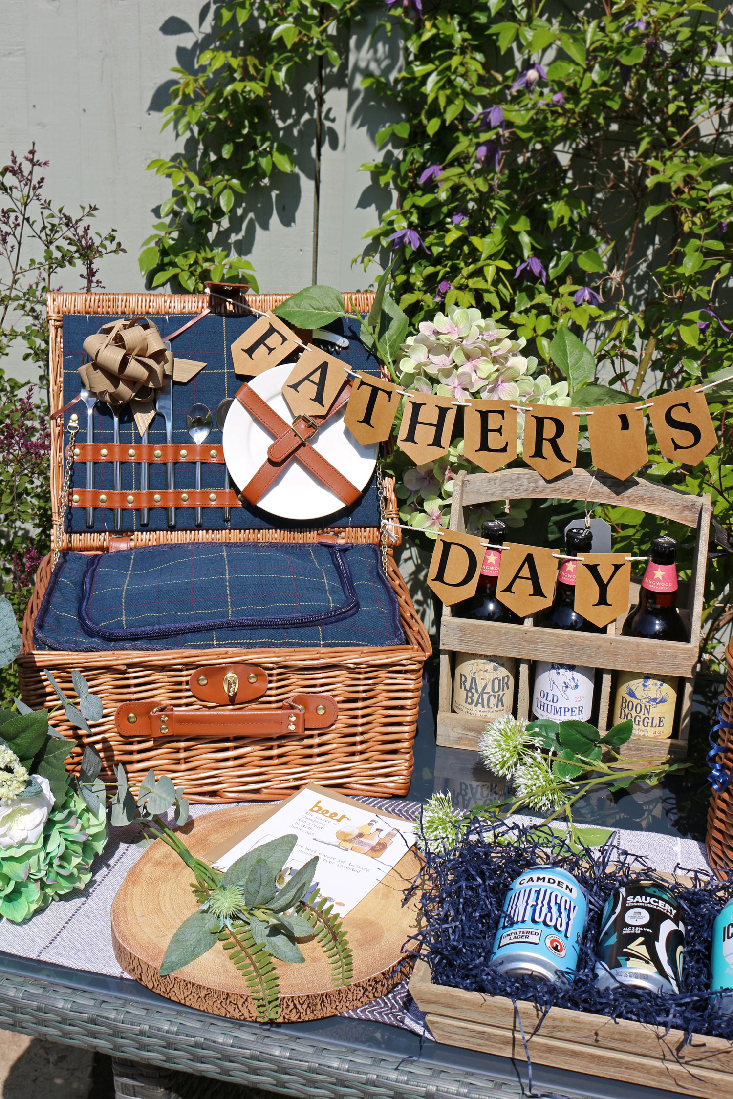 A blue picnic basket, the perfect gift for Father's Day